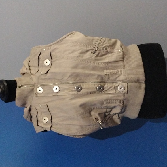 Vest - Picture 5 of 12